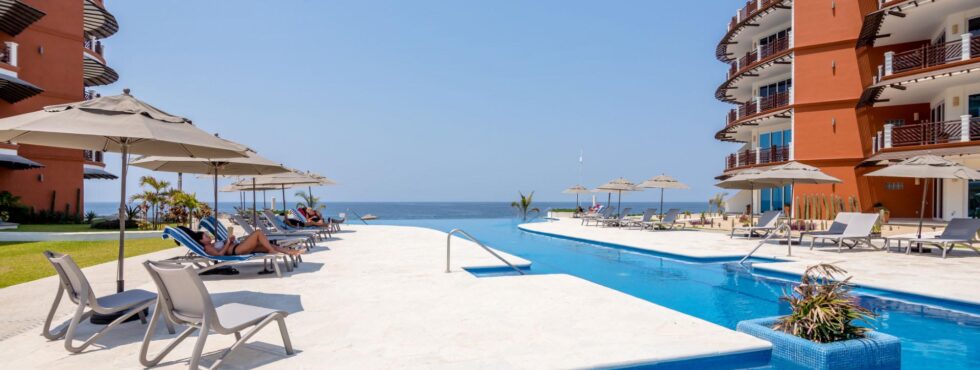 Oceanview residences and pool deck at Vivo Palmarito